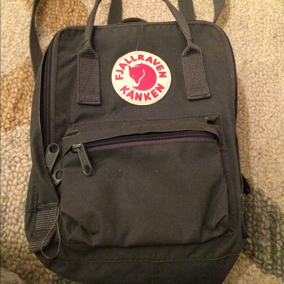 fjallraven classic kanken backpack in graphite